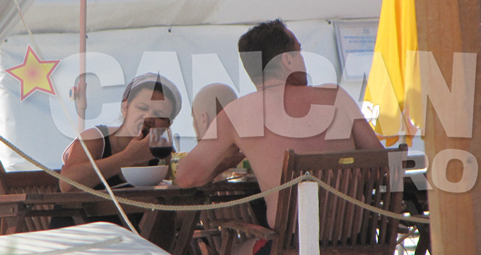 Surprinsa in timp ce manca