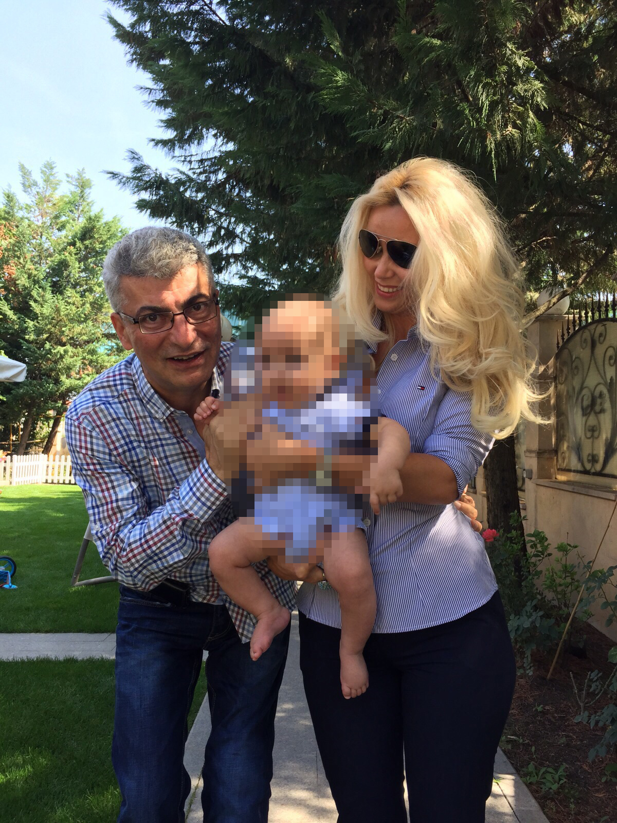 Mihaela si Silviu cu nepotelul