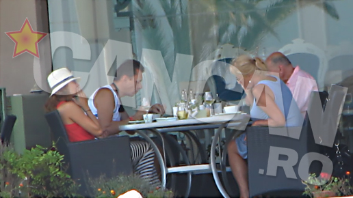 Cantareata a fumat tigara dupa tigara