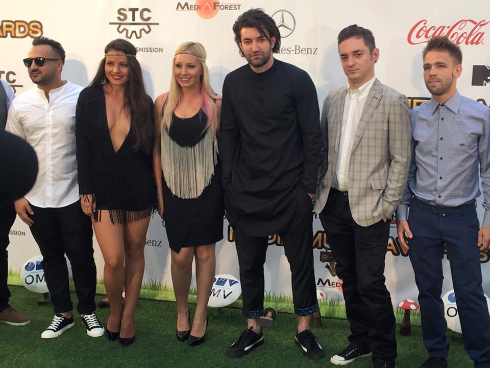 O tanara a atras privirile celor din jur