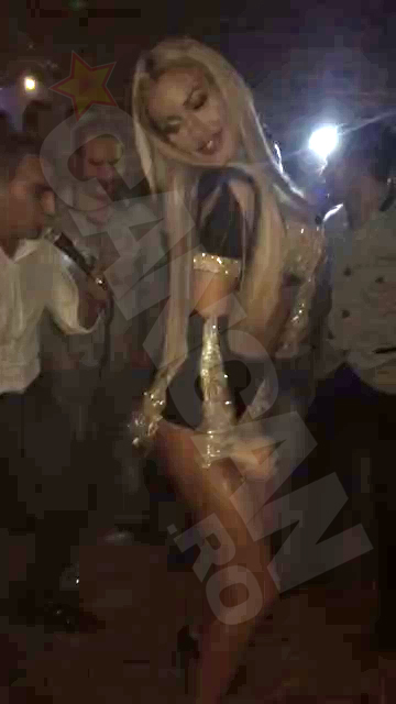 Fosta asistenta tv a mers singura la eveniment