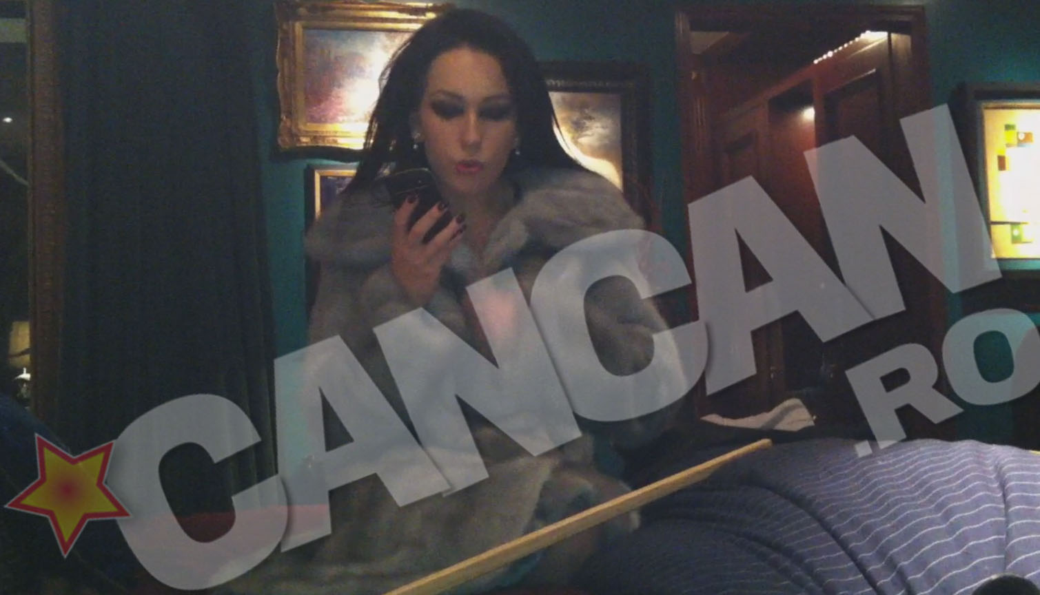 Irina, in timp ce vorbeste cu mama ei la telefon