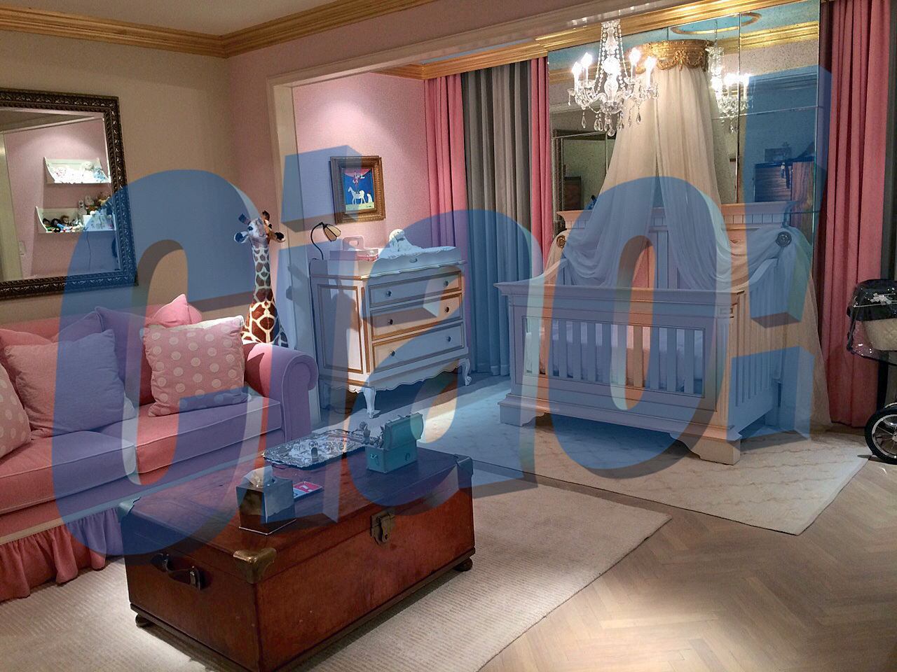 Asa a aranjat Hector camera fetitei lui