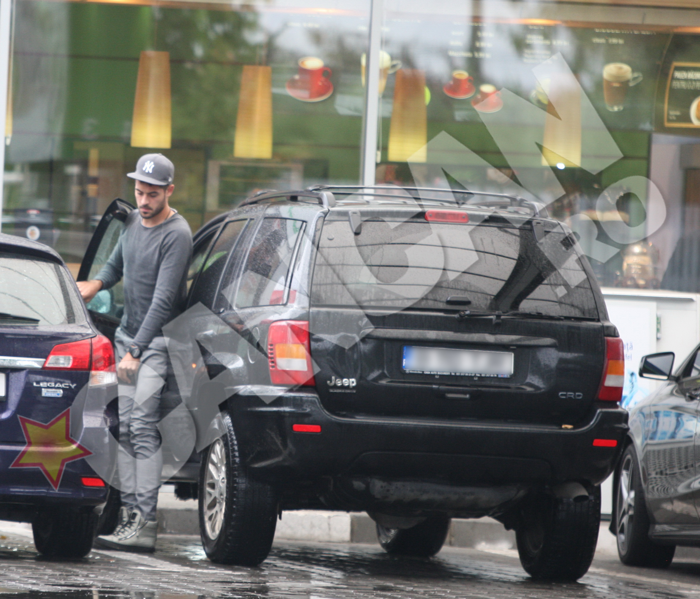 El se opreste mai apoi la benzinarie