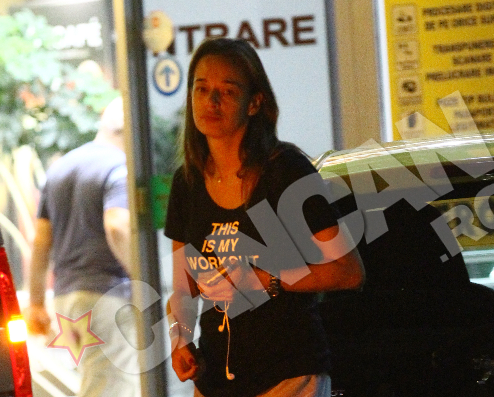 Fara machiaj este de nerecunoscut