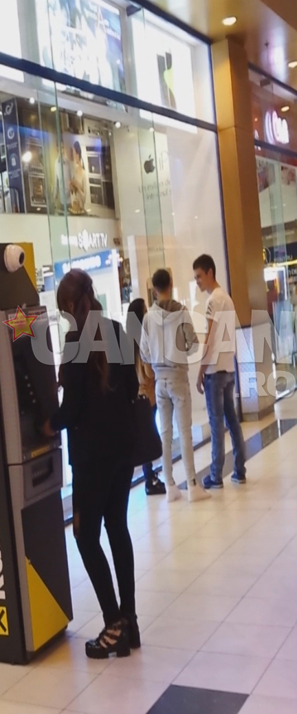 Vrea sa scoata o suma de bani