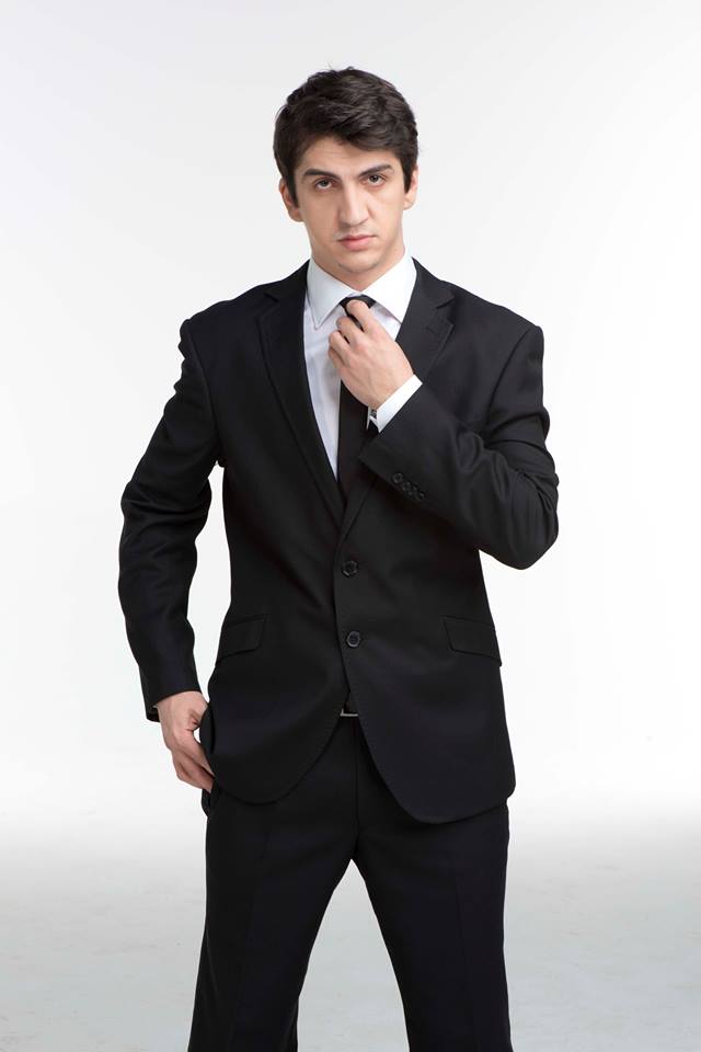 De cand a devenit antreprenor, Petru Buiuca se imbraca mai mult la costum. Noul look il prinde de minune