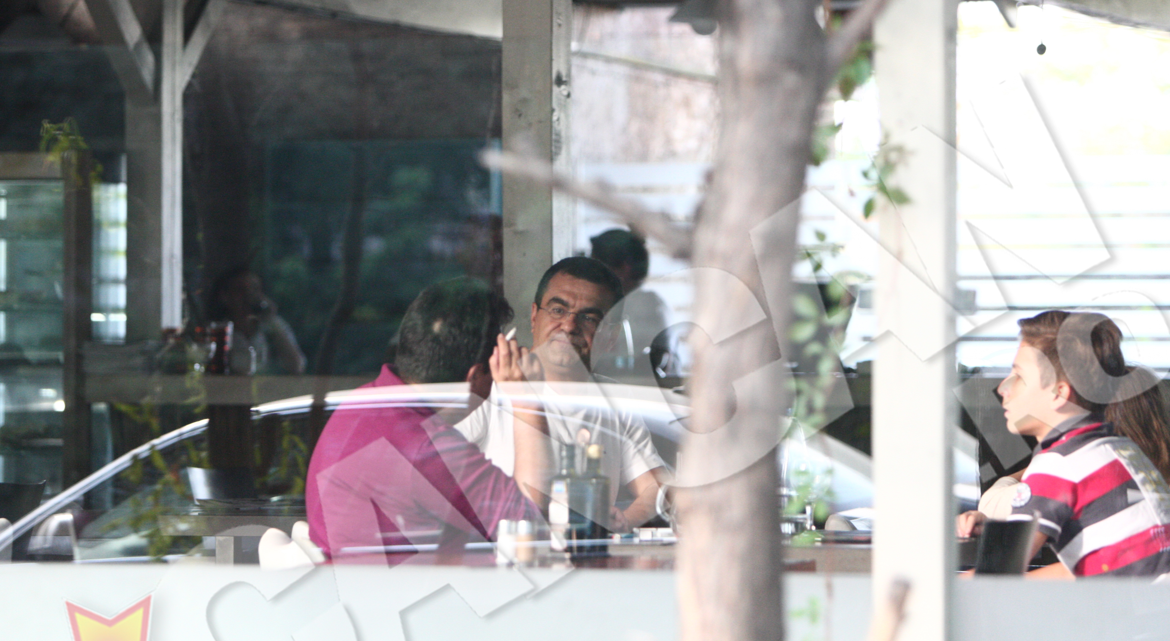 Ardiles se hidrateaza cu apa plata