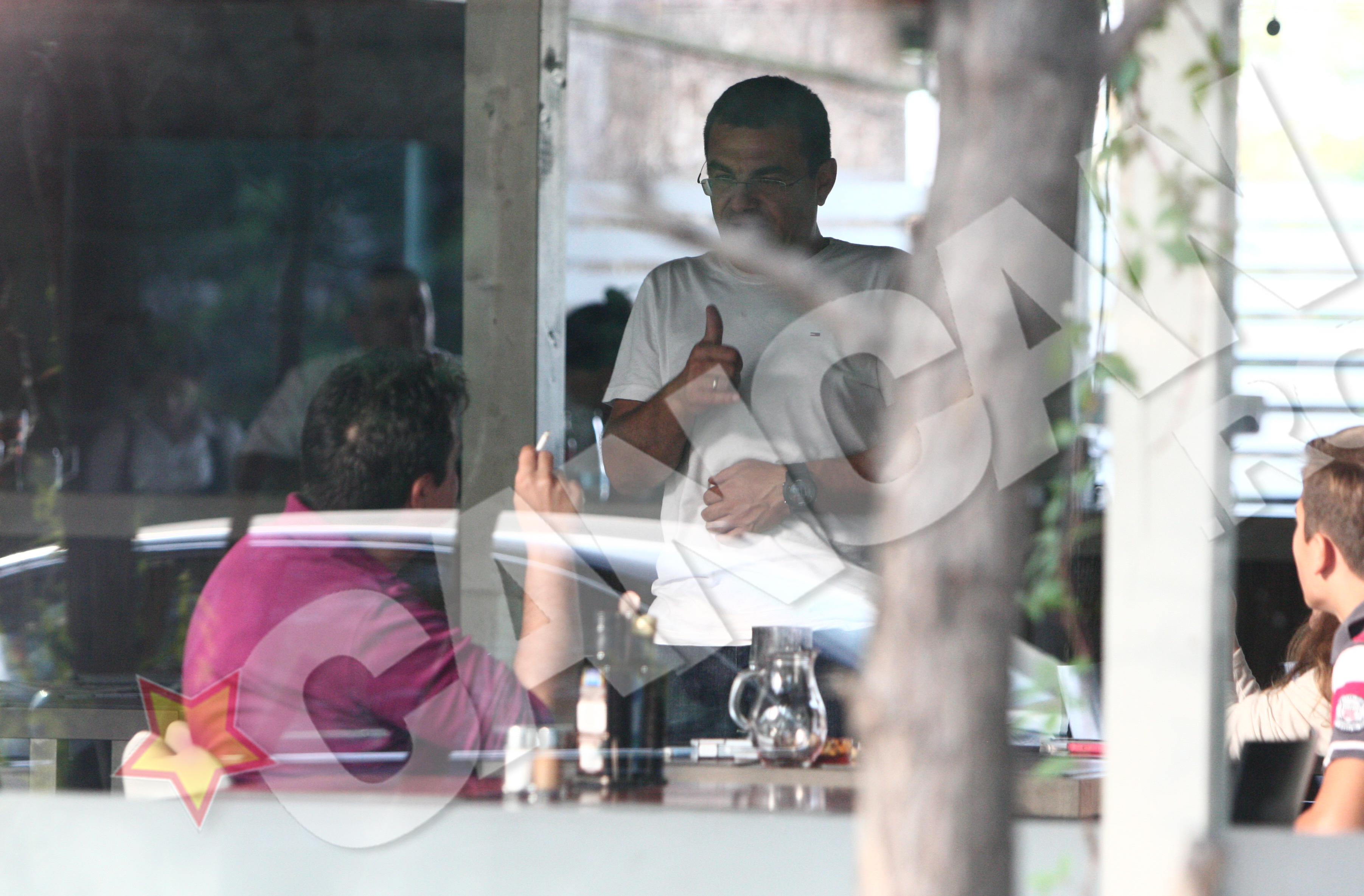 Inainte sa se retraga, mai schimba cateva vorbe