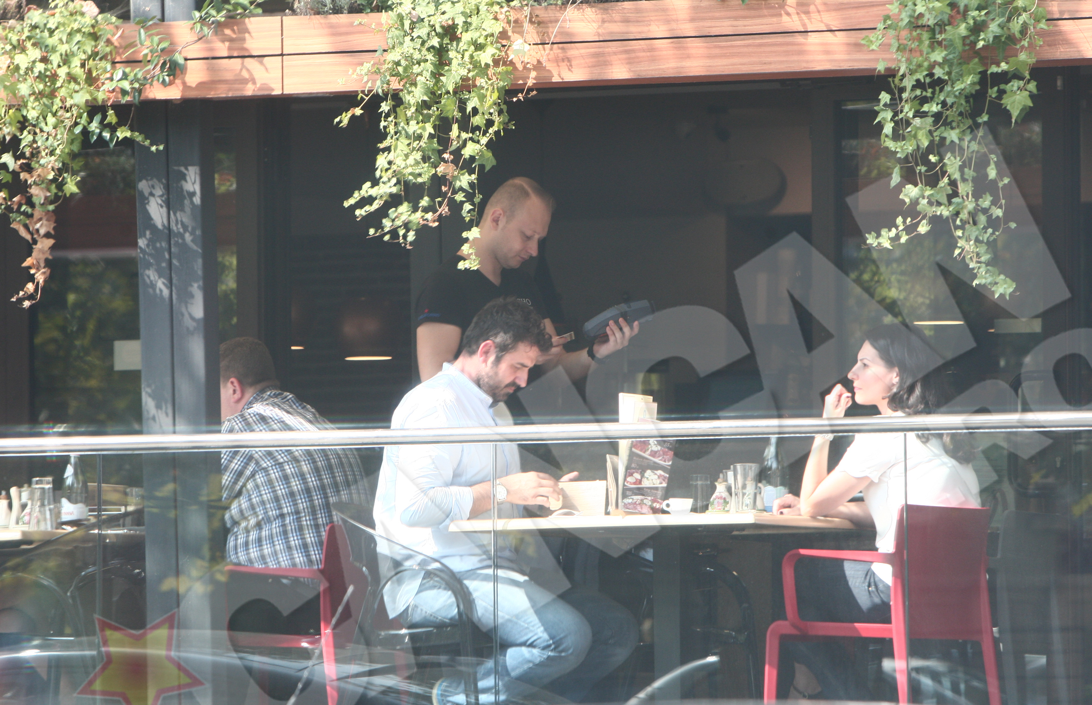 Hadean face plata cu cardul