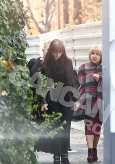 Sotia si fiica cea mare a lui Vadim Tudor au iesit dupa ore bune de la notar