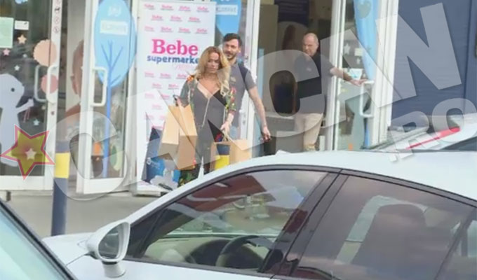 Anda Adam a facut cumparaturi masive pentru fetita ei, Evelin, care urmeaza sa fie adusa pe lume la finele acestei luni