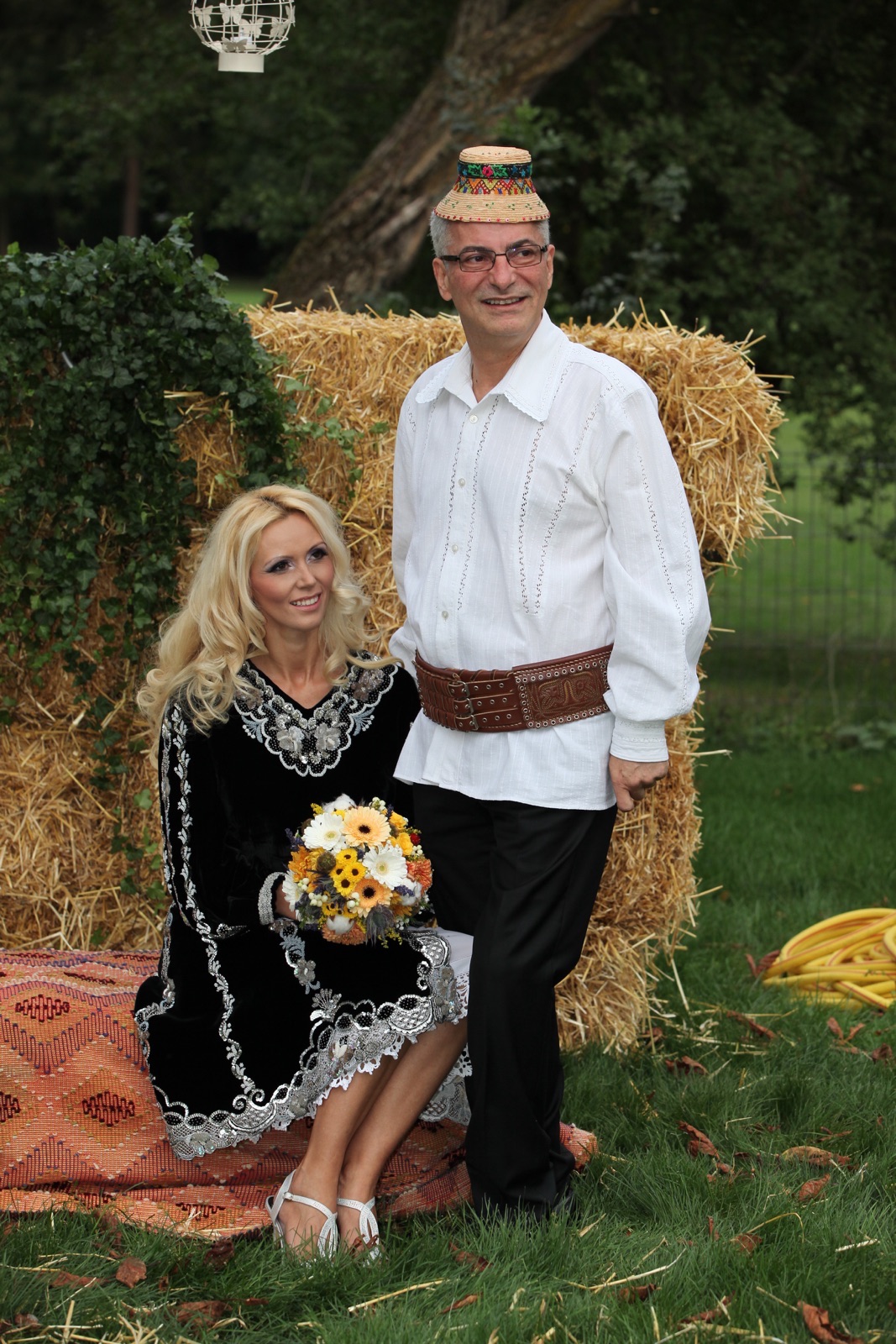 Omul de afaceri si iubita sa, la nunta lui Marcel Toader si a Mariei Constantin