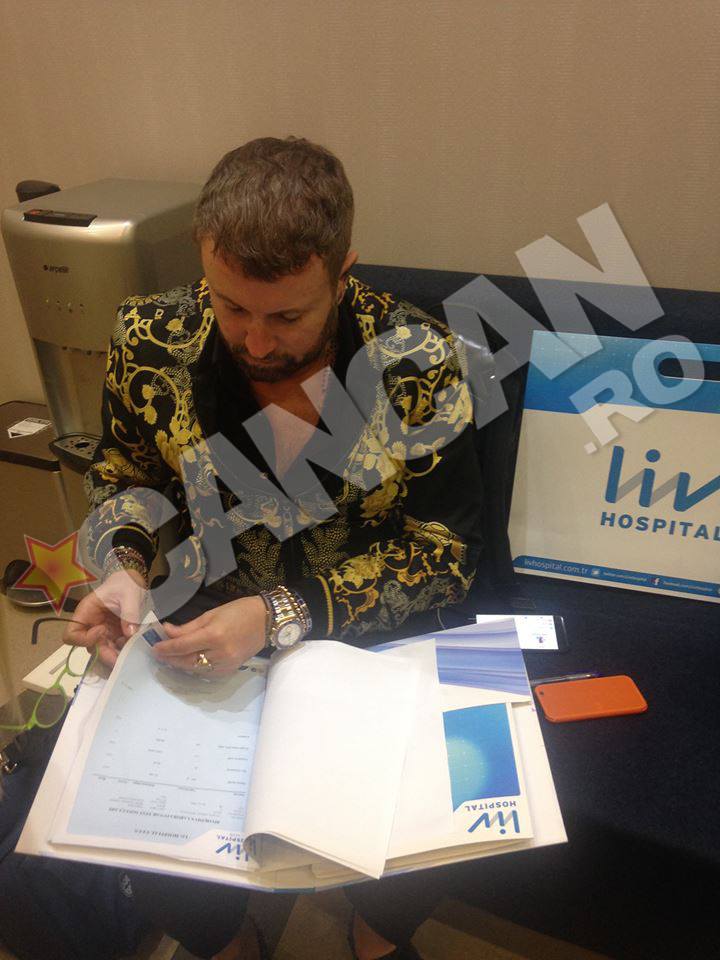 Designerul a semnat o declaratie pe propria raspundere cu privire la operatia suferita, care, din fericire, s-a terminat cu bine