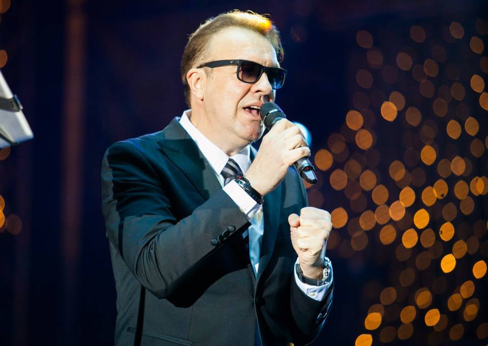 In vara acestui an, artistul a suferit un stop cardiac si a stat in coma aproape doua luni