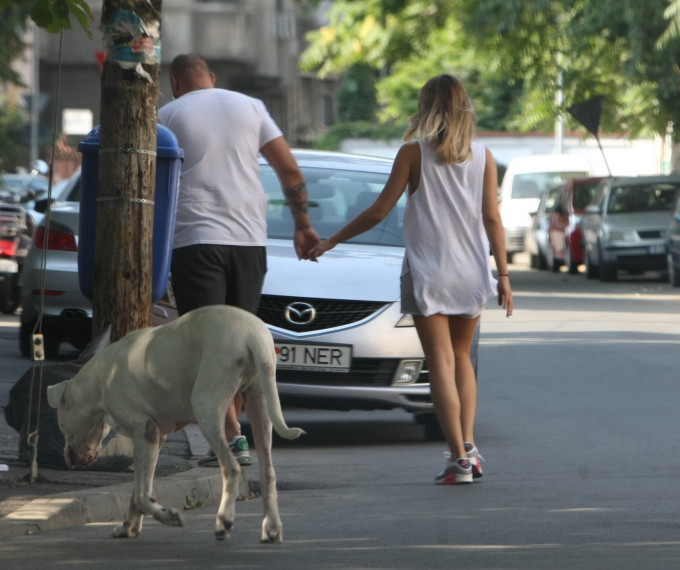 Chiar daca are un copil cu bruneta se pare ca luptatorul MMA si-a gasit fericirea in bratele altei femei