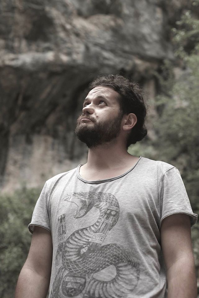 Regizorul a scapat cu viata intr-un atentat cu bomba