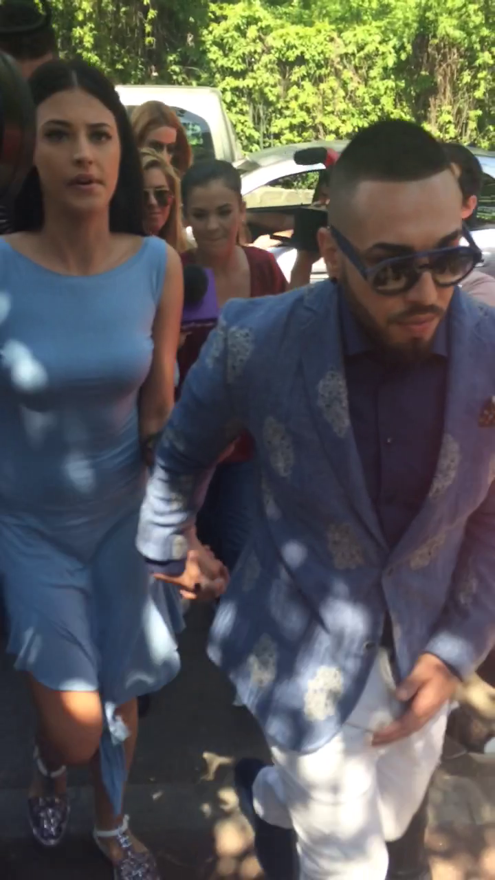 Artistul este exagerat de protector cu iubita lui