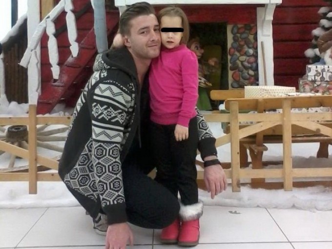 Mihai are un copil cu sotia sa