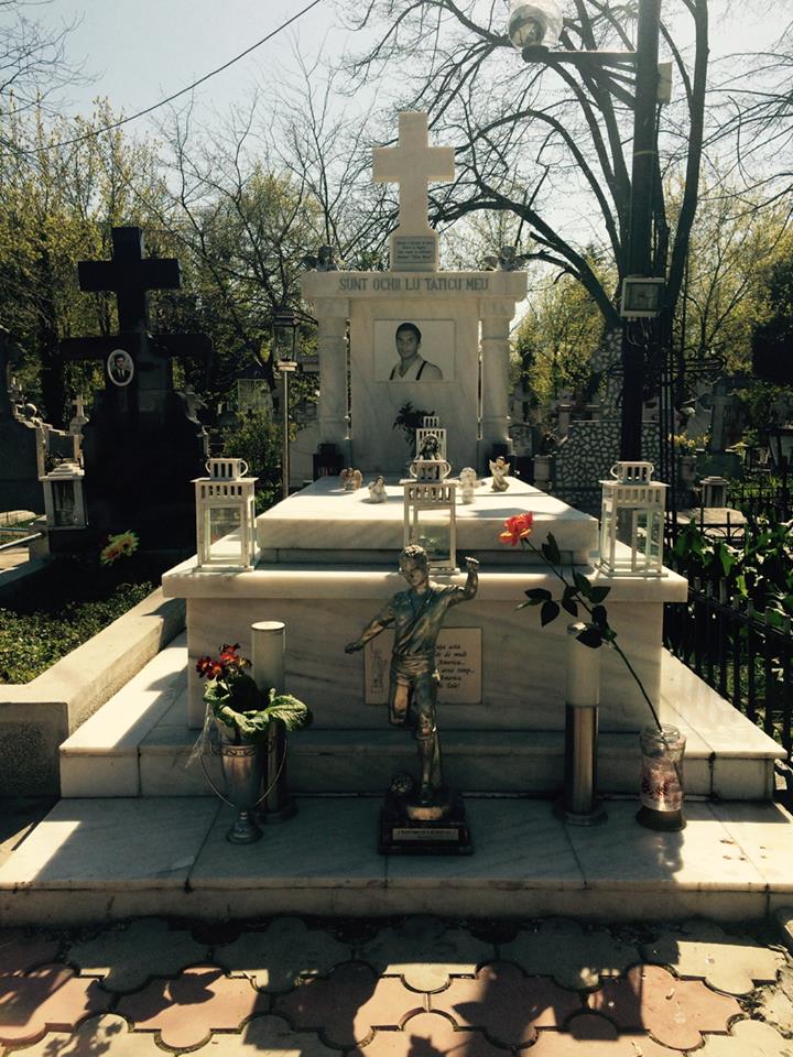 Mormantul lui Franco este mereu ingrijit