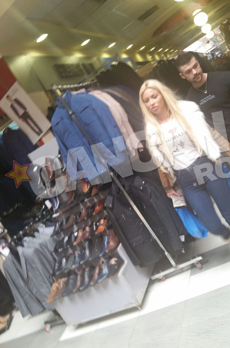 Blonda a fost insotita de un barbat misterios