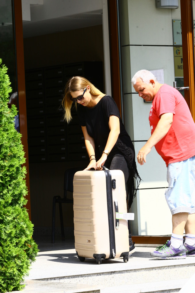 Roxana Nemes surprinsa cand a parasit caminul conjugal