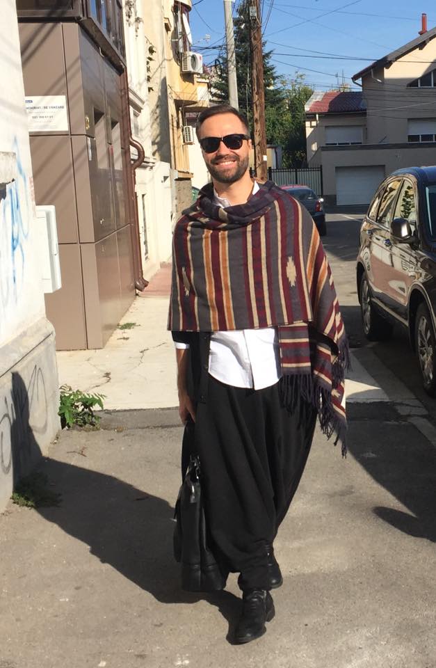 In ultima vreme, Emanuel este mereu in pas cu moda