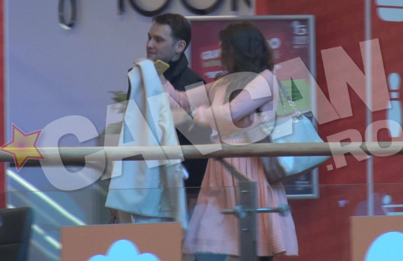 Inainte de operatie, Catalina si Dan Sova au fost fotografiati in mall