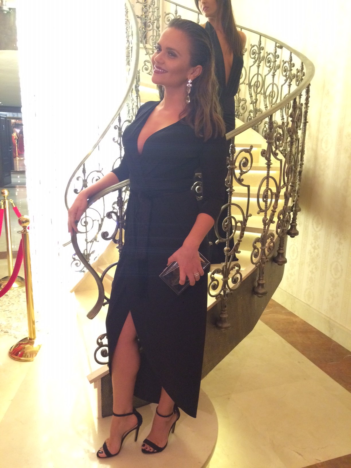 Cristina Siscanu a facut senzatie la eveniment. Vedeta a venit cu prietenele, caci sotul ei, Madalin Ionescu, se afla in direct