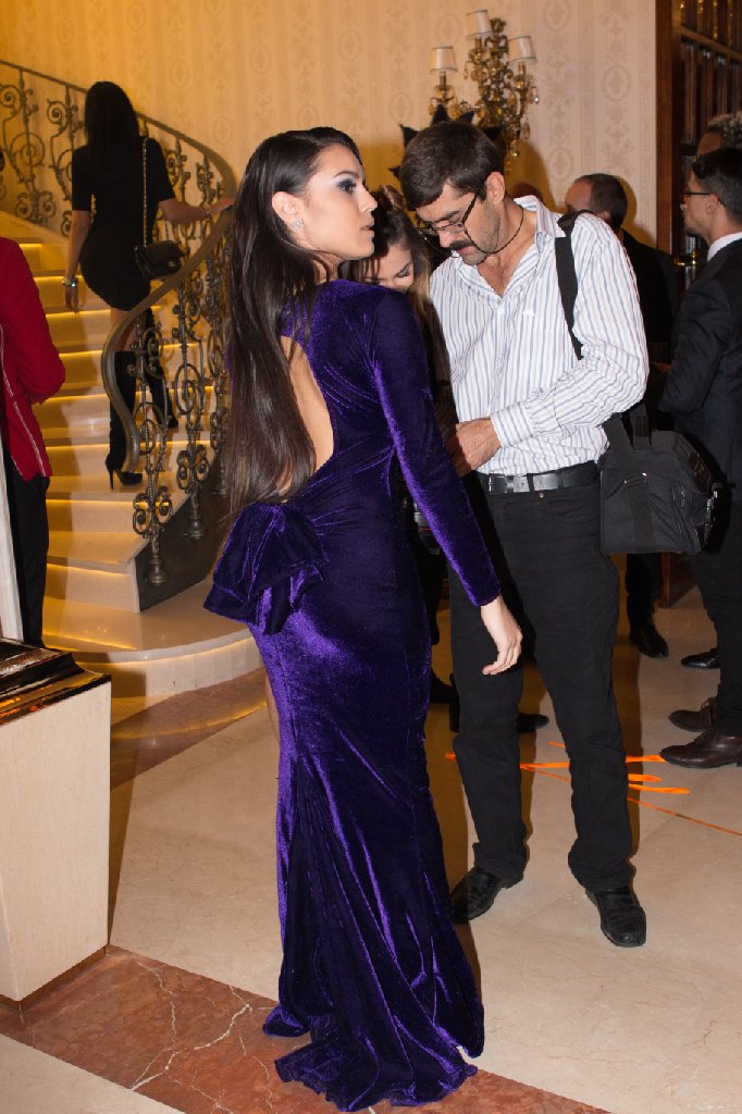 Carmen a fost foarte sexy la eveniment, mai ales ca rochia pe care a purtat-o i-a lasat la vedere spatele gol