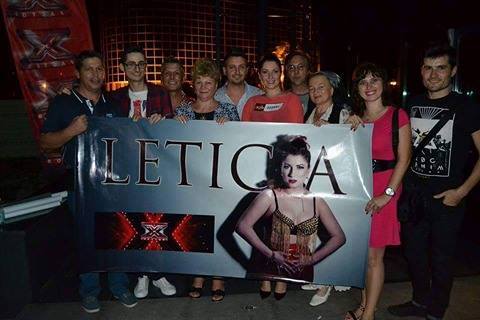 Leticia are multi sustinatori