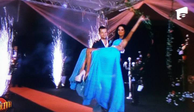 Duminica noapte, la 2:30, era anuntata logodna Danielei cu Valentin