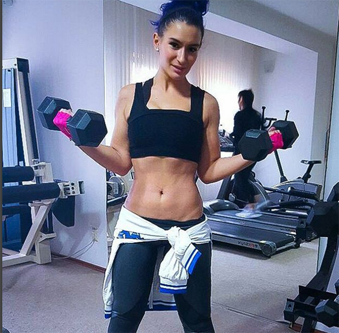 Maria are un abdomen perfect