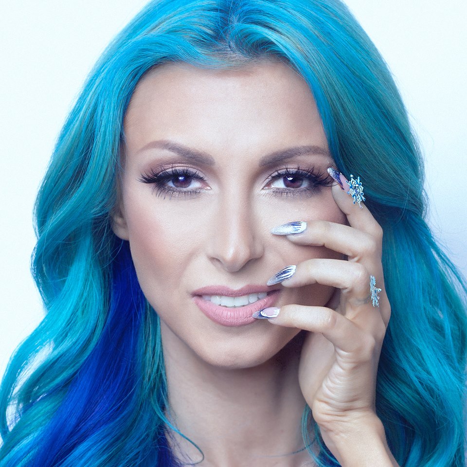 In prezent vedeta are alta culoare