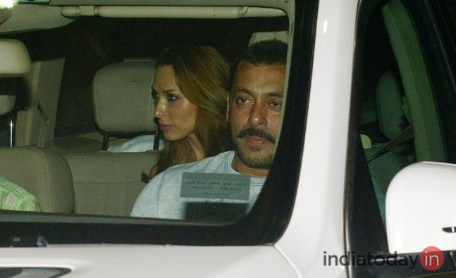 Iulia Vantur se afla in India alaturi de Salman Khan (FOTO: INDIA TODEY)