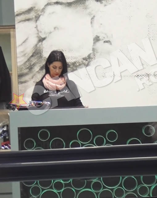 Mama Antonie lucreza la un magazin din mall