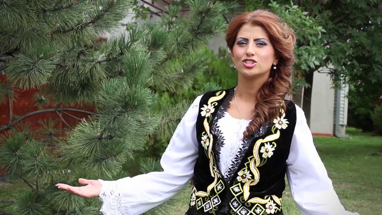 Alina Radi este cantareata de muzica populara