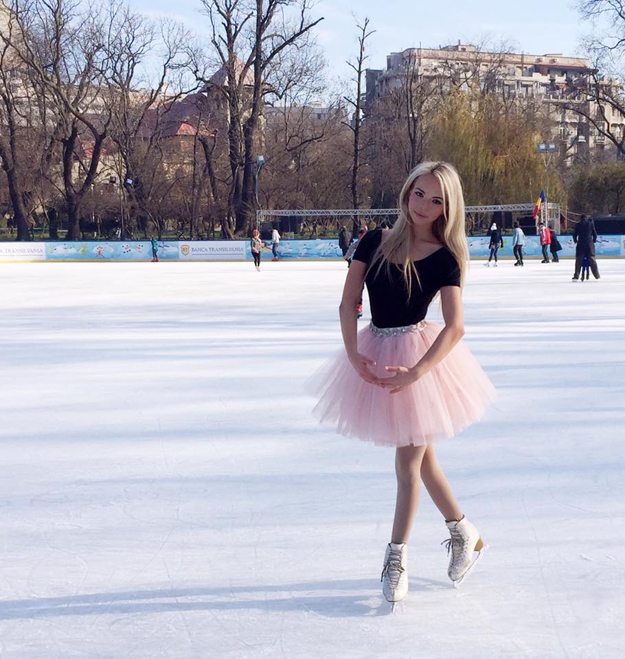 Seamana cu papusa Barbie