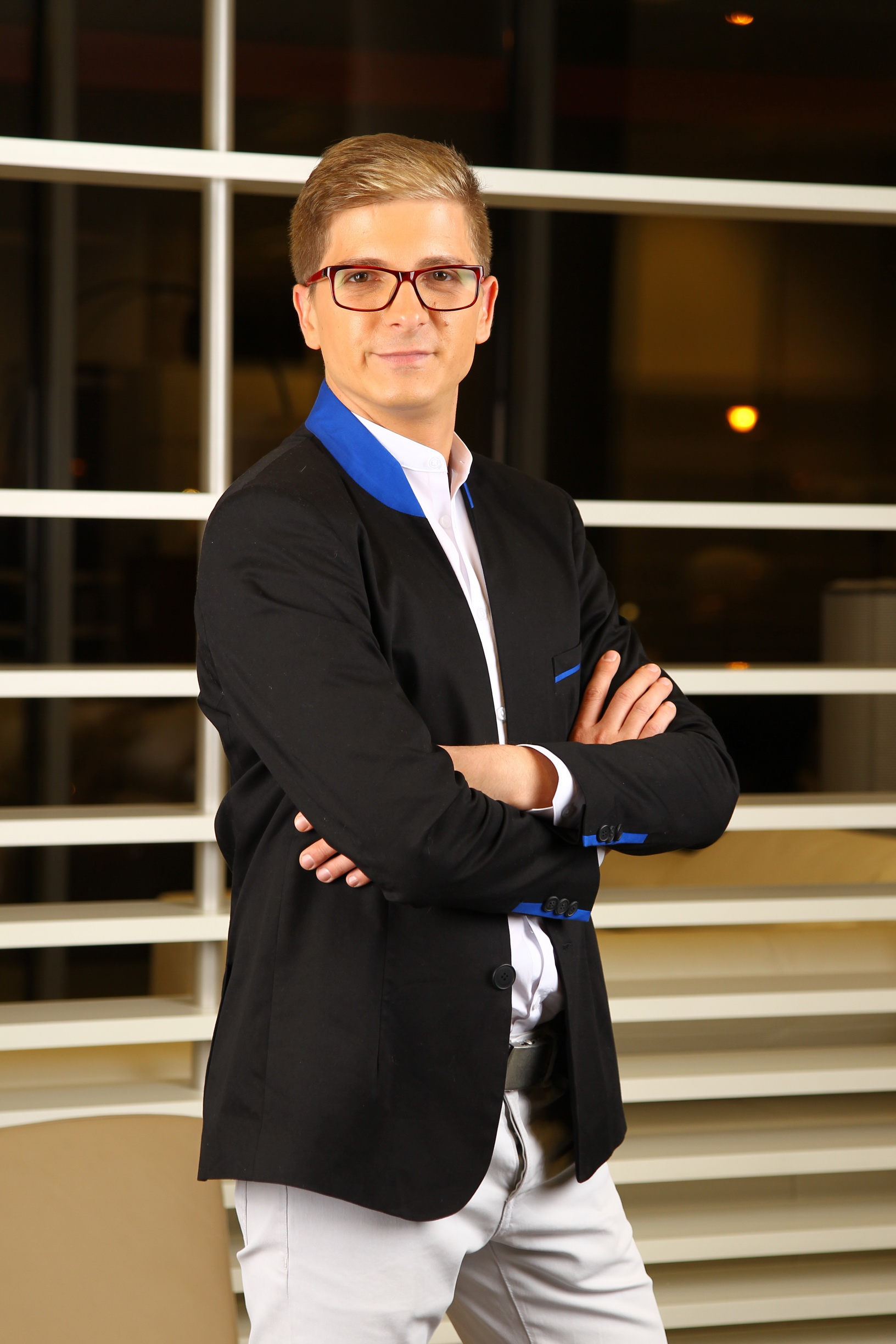 Marius Nita va aduce in case cele mai tari subiecte mondene