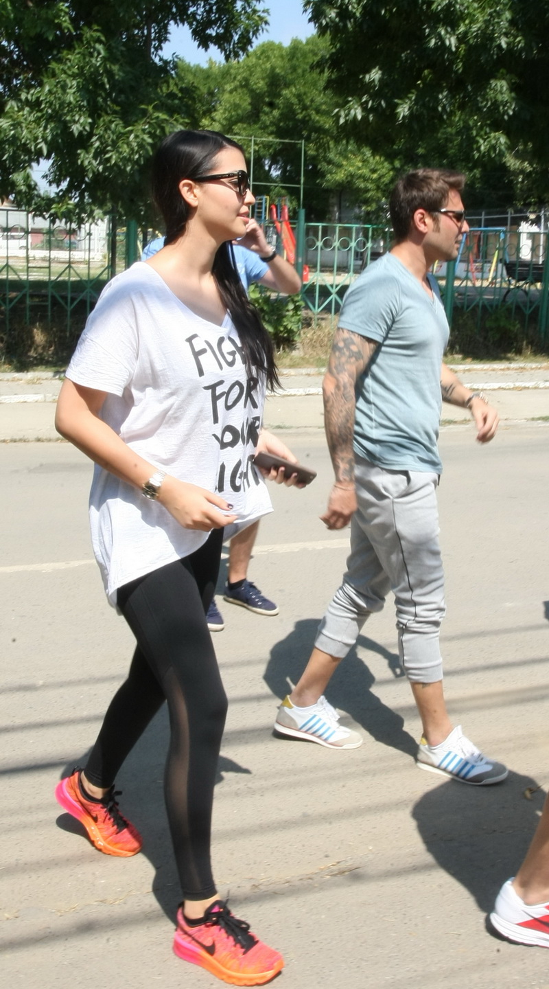 Adi si Sandra s-au imbracat sport