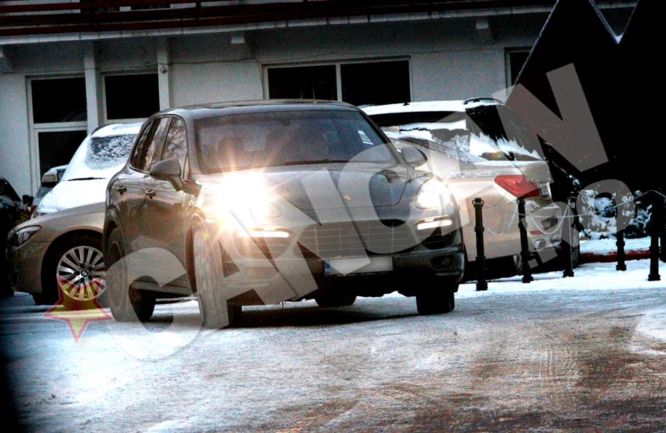 Ionut este la volanul unui bolid de lux