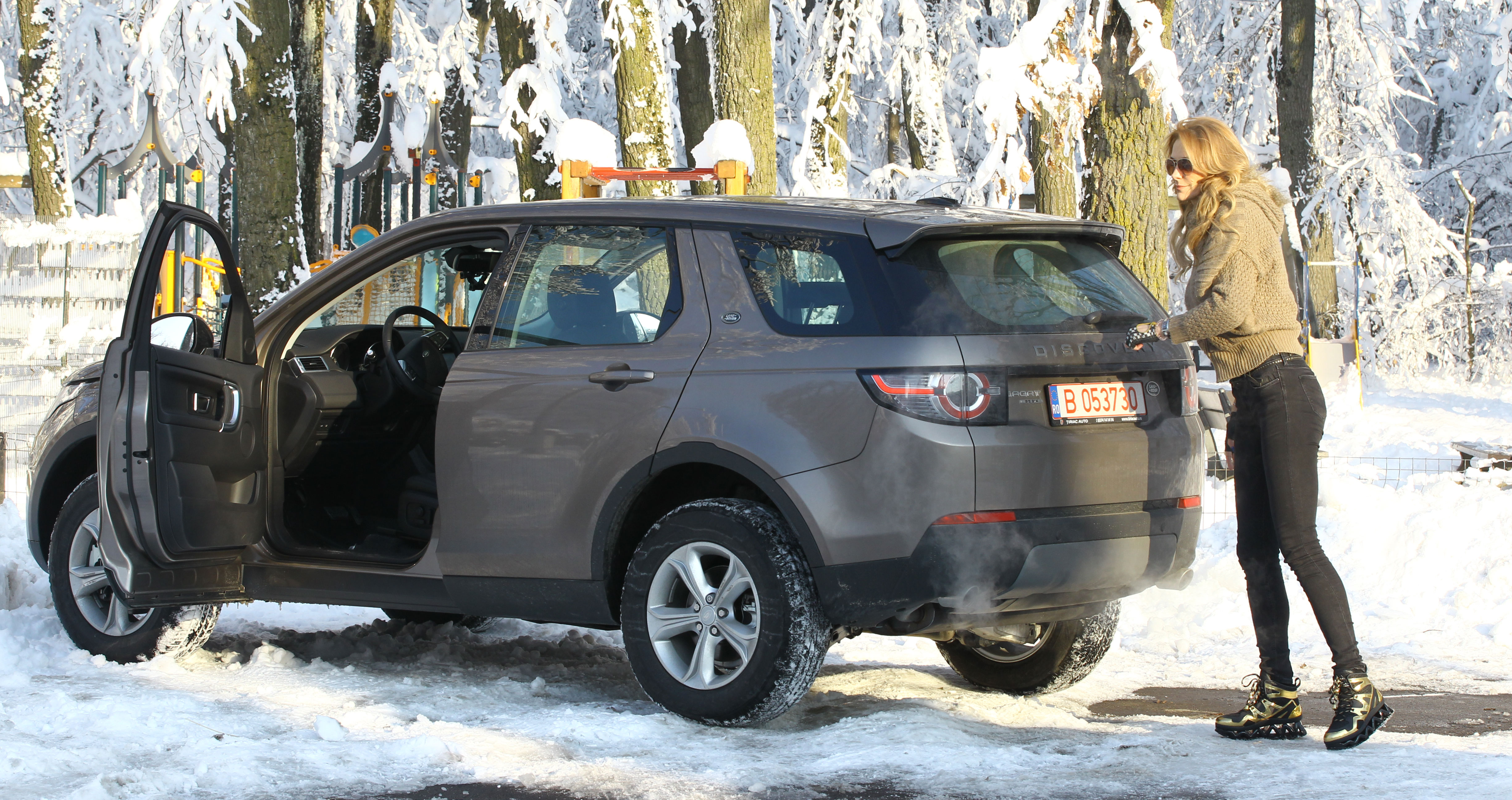 Roxana Ciuhulescu este innebunita dupa Land Rover