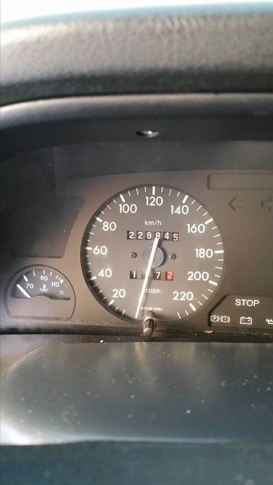 Politistul pamfletar le-a aratat tuturor bordul masinii sale