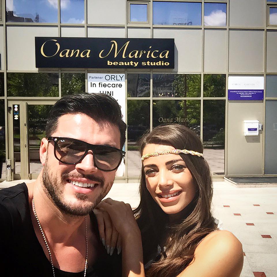 Oana Marica zambea fericita sprijinita de bratul puternic al lui Victor Slav