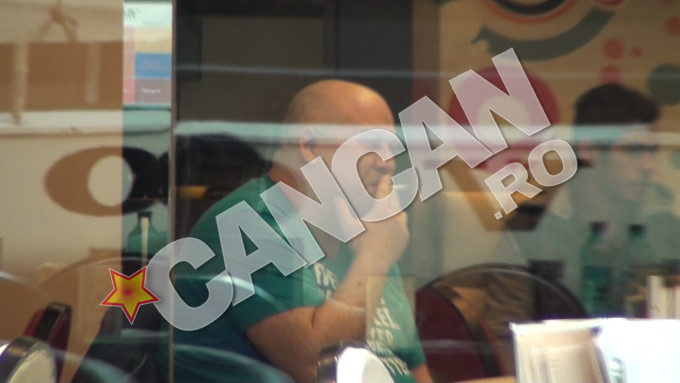 Actorul a iesit in oras cu un prieten