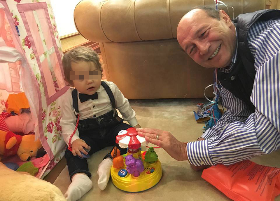 Traian Basescu petrece mult timp in compania nepotului