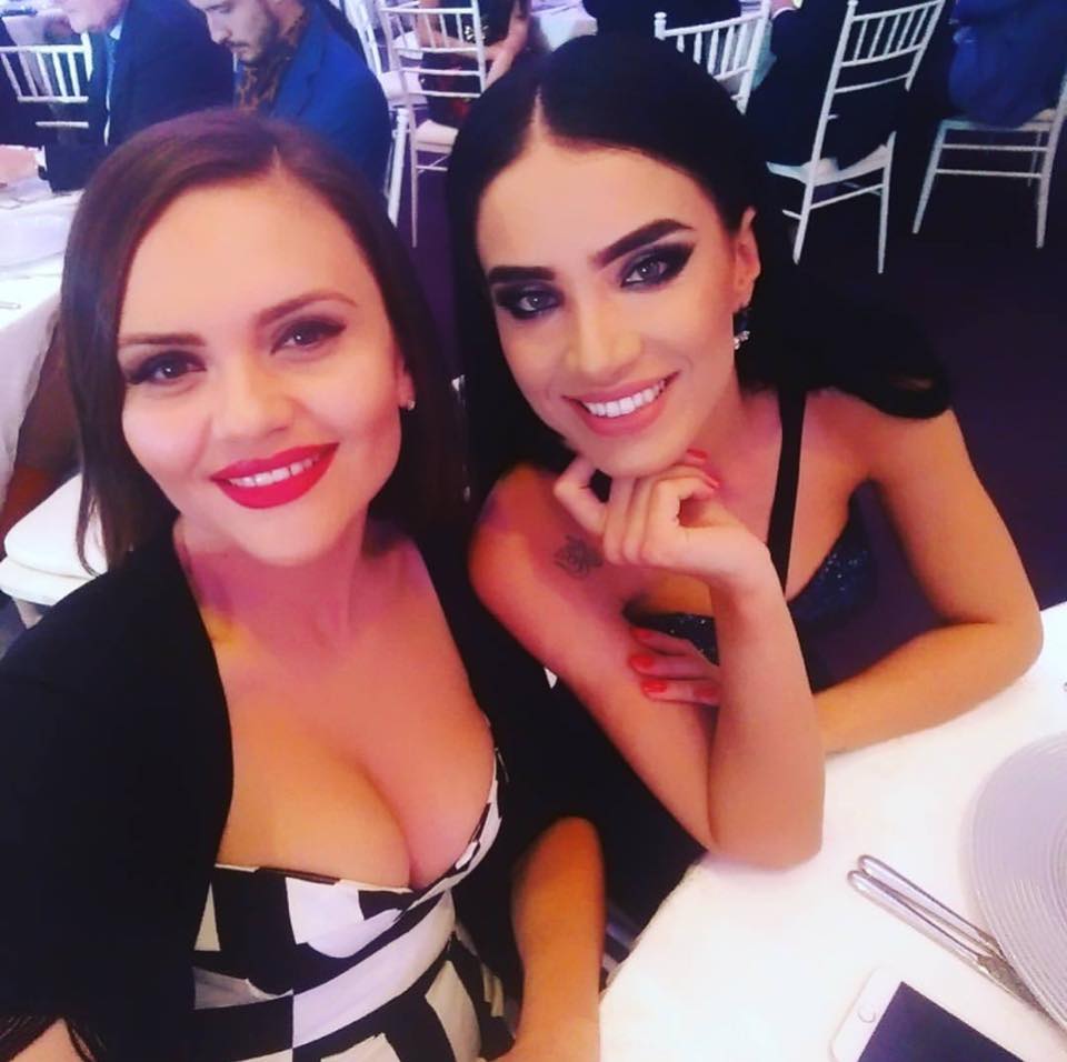 Adelina si Cristina au ales sa se intalneasca intr-un loc foare elegant si select