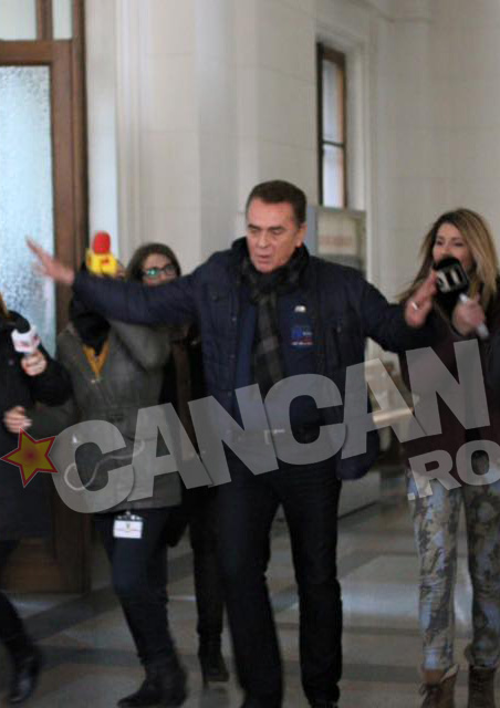 Ioan Neculaie este cunoscut drept un barbat care stie sa cucereasca fetele cu daruri scumpe. In cazul Iulianei este vorba de dragoste, insa, in mod evident, este si atent cu ea