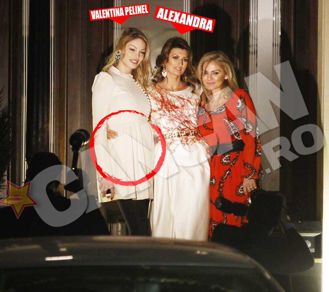 Manechinul international s-a fotografiat alaturi de cele doua prietene. Viitoarea mamica este numai un zambet