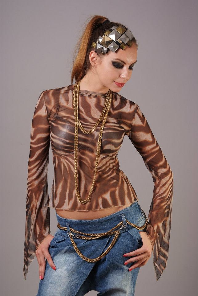 Eliza are un corp de invidiat, de multe femei. Tanara a cochetat cu modelingul